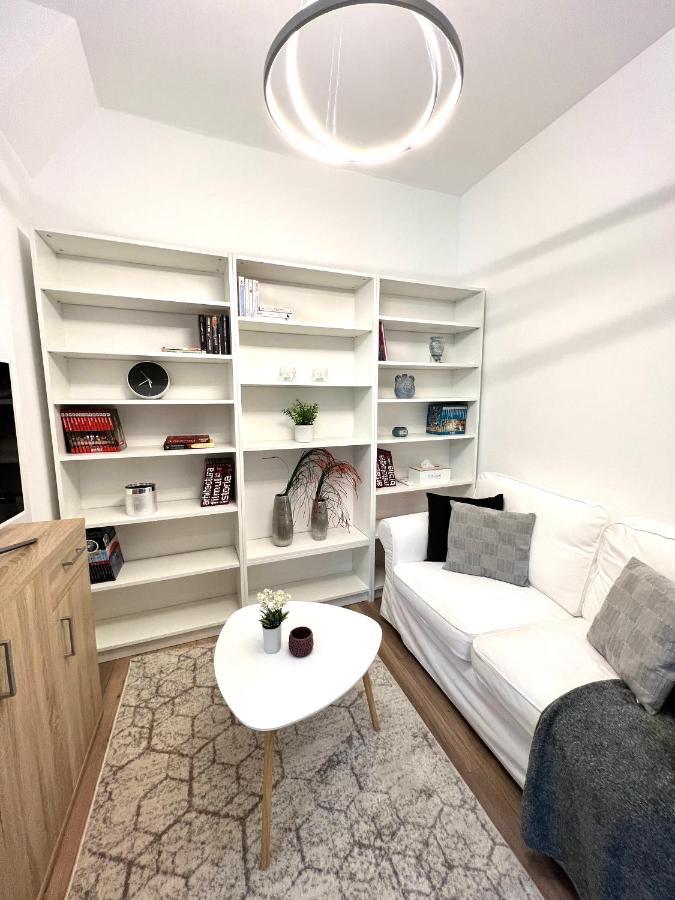 Hot Spot - Apartment - Sanador Victoriei Бухарест Екстер'єр фото