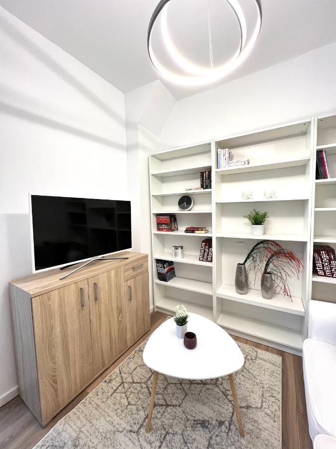 Hot Spot - Apartment - Sanador Victoriei Бухарест Екстер'єр фото